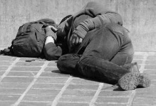 Several people walked past a dying person in Debrecen